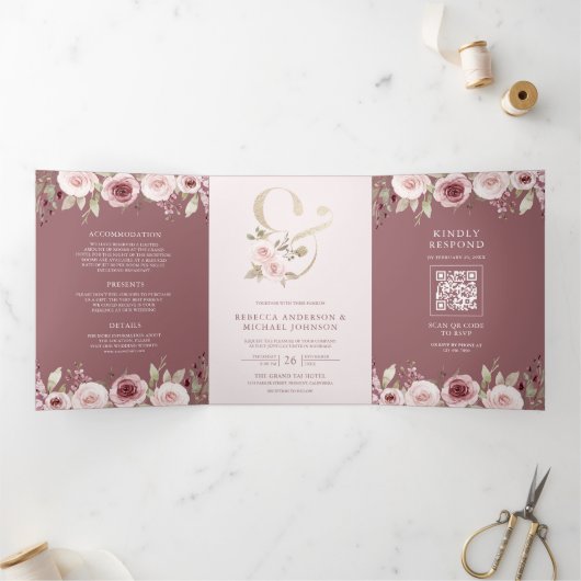 Stoffelijk Roos Blush Bloemen Ampersand QR Code Br Drieluik Uitnodiging (Binnen)