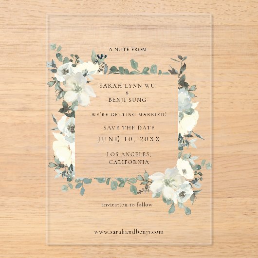 Stoffige Blauw & Witte Bloemen Bewaar de datum Acryl Uitnodigingen (Voorkant)