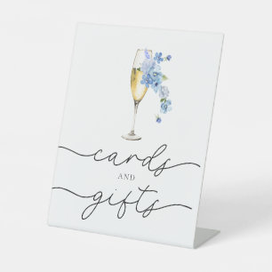 Stoffige Blauwe Bloemblaadjes & Prosecco Kaarten & Reclamebord Met Voetstuk