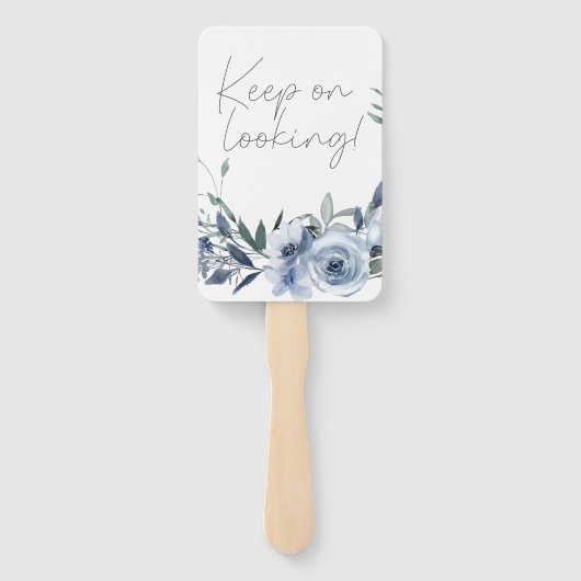 Stoffige blauwe bloemen zeggen ja tegen de jurk handwaaier (Achterkant)