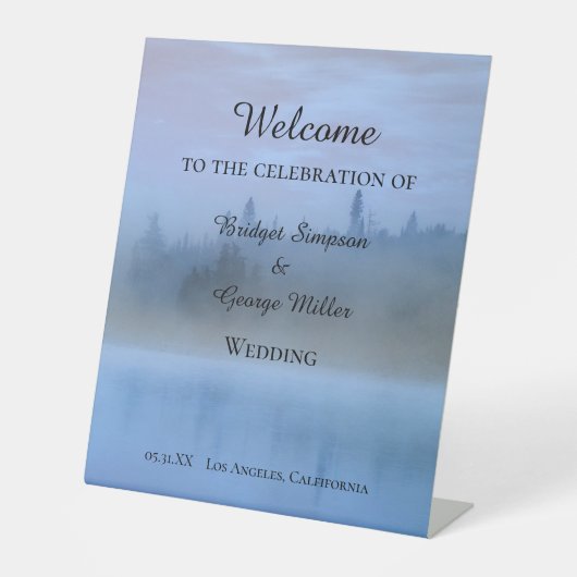 stoffige blauwe bos landschap bruiloft reclamebord met voetstuk (Voorkant)