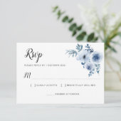 stoffige blauwe bruiloft bloemen RSVP kaart (Staand voorkant)
