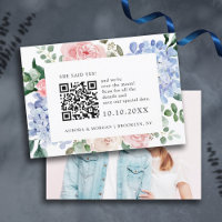 Stoffige blauwe hortensia's pastel roze Foto QR-co