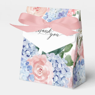 Stoffige blauwe hortensia's pastelroze rozen bruil bedankdoosjes