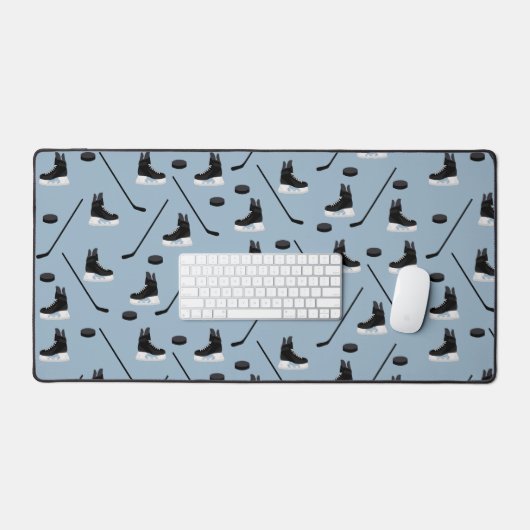 Stoffige Blauwe IJshockey Stick, Schaatsen & Puck Bureaumat (Keyboard & Muis)