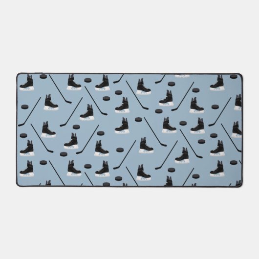 Stoffige Blauwe IJshockey Stick, Schaatsen & Puck Bureaumat (Voorkant)