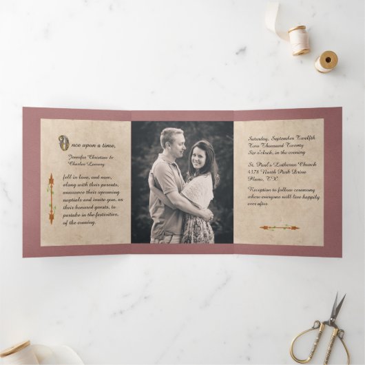 Stofroze Sprookjeshuwelijksfoto Drieluik Uitnodiging (Binnen)