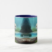 Stomme baby otter in vijver - personaliseerbaar mok (Midden)