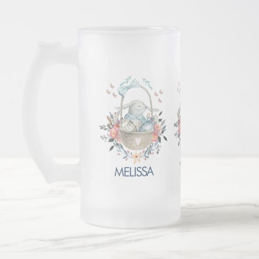 Stomme Bunny in een mand met eieren en  bloemen Matglas Bierpul (Links)