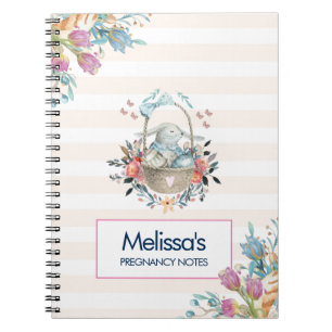 Stomme Bunny in een mand met eieren en  bloemen Notitieboek