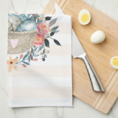 Stomme Bunny in een mand met eieren en  bloemen Theedoek (Quarter Fold)