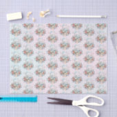 Stomme Bunny in een mand met eieren en bloemen Tissuepapier (Craft)