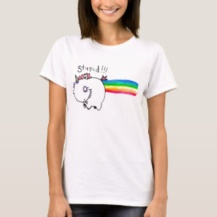 Stomme Unicorn met regenboog door Emi Boz T-shirt