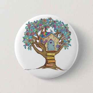 Stomme, witte, geïllustreerde treehouse op een kno ronde button 5,7 cm