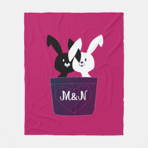 Stomme zwarte en witte liefdesBunnies op magenta Fleece Deken