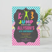 Stommeling op trampoline verjaardagsfeest kaart (Staand voorkant)
