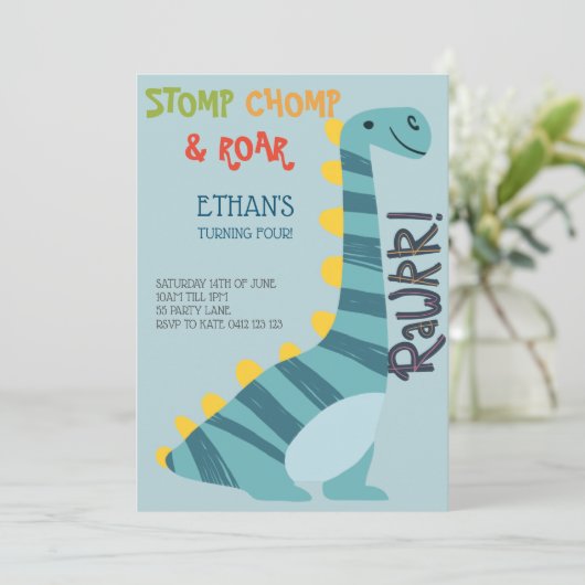 Stomp Chomp Roar Dinosaur Vier verjaardag Kaart (Staand voorkant)