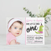 Stomp en Chomp Little Girl Dino Verjaardag Dinosau Kaart (Staand voorkant)