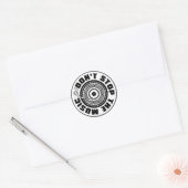 STOP DE MUZIEK NIET. RONDE STICKER (Envelop)