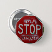 Stop niet met Believin' Ronde Button 5,7 Cm (Voorkant /achterkant)