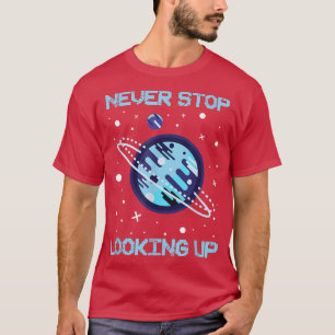 Stop nooit met het opzoeken van zonne-ruimtewetens t-shirt