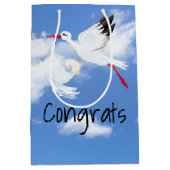 Stork and Baby Boy in Clouds Medium Cadeauzakje (Voorkant)