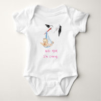 Stork Carrying Baby Bodysuit mama Ik kom eraan