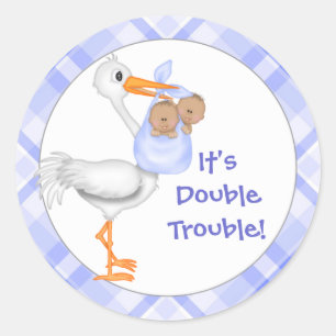 Stork & Twin Boys (donkere huid) Baby Aankondiging Ronde Sticker
