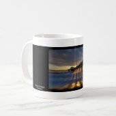 Storm Break I ~ Manhattan Beach Pier Koffiemok (Voorkant links)