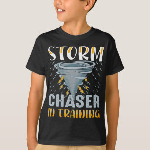 Storm chaser in training voor Tornado chasers T-shirt