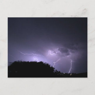 Storm over paarse lucht briefkaart