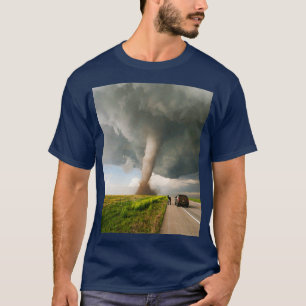 Storm tornado aan land t-shirt