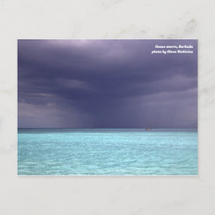 Storm van de Oceaan in het briefkaart van Barbuda