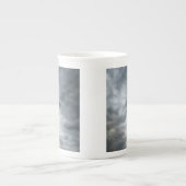 Storm wolken breken porselein kop (Voorkant)