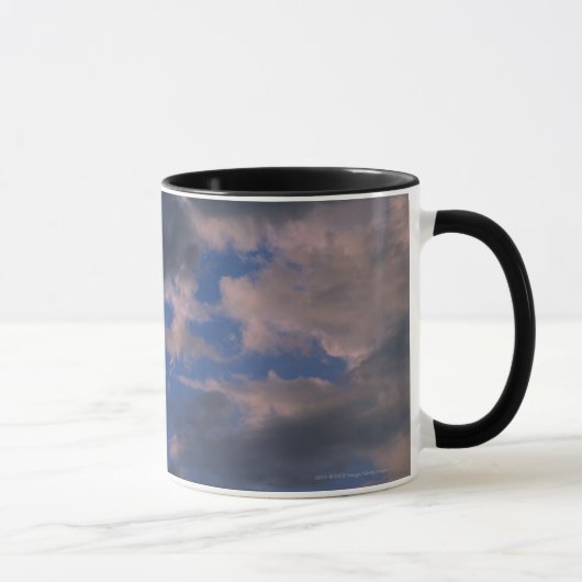 Storm wolken tegen blauwe lucht mok (Rechts)