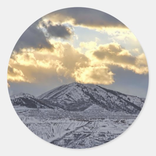 Stormy Sunset over Snow Capped Mountains Ronde Sticker (Voorkant)