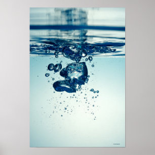 Stortvormende luchtbellen onder water poster