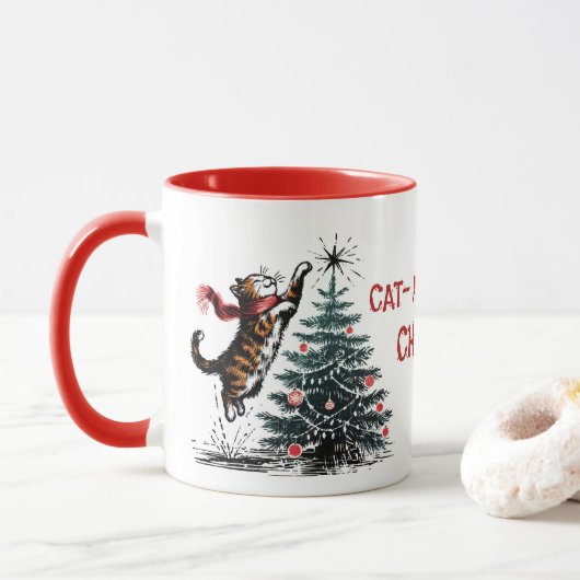 Stoute Kat Springt Kerstboom Gepersonaliseerd Cade Mok (Met donut)
