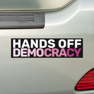 Stoutmoedige feministische protestkunst neemt demo bumpersticker