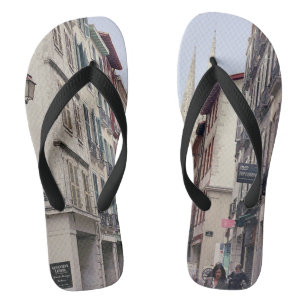 Straat in Bayonne Teenslippers