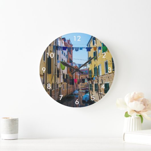 Straat in Venetië met wasgoed in Italië Grote Klok (Huis)