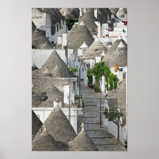 Straat met trulli-huizen in Alberobello, Puglia Poster (Voorkant)