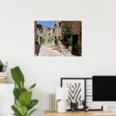 Straat van het dorp Tourrettes-sur-Loup in Frankri Poster (Thuiskantoor)