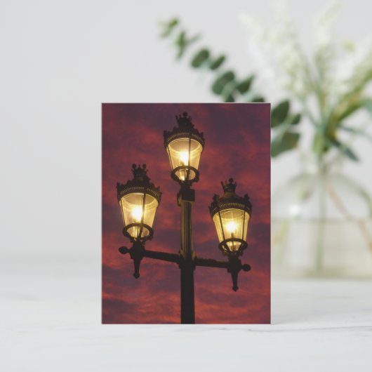 Straatlantaarn mooie, kleurrijke hemel briefkaart (Staand voorkant)