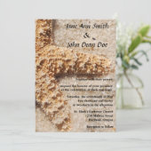 Strand bruiloft uitnodiging: zeester in zand kaart (Staand voorkant)