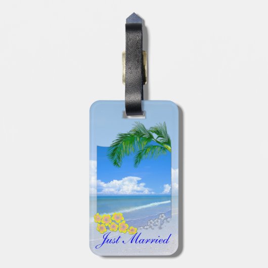 Strand en blauwe lucht bruiloft net getrouwd bagagelabel (Achterkant verticaal)