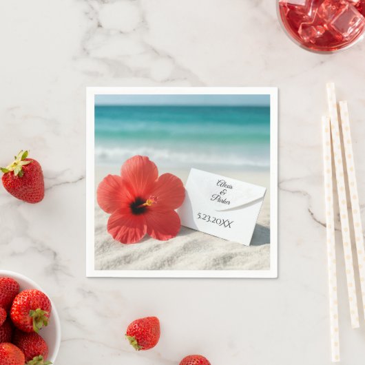 Strand Hibiscus bloem met bruiloft envelop Servet (Insitu)