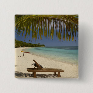 Strand, palmbomen en ligstoel vierkante button 5,1 cm