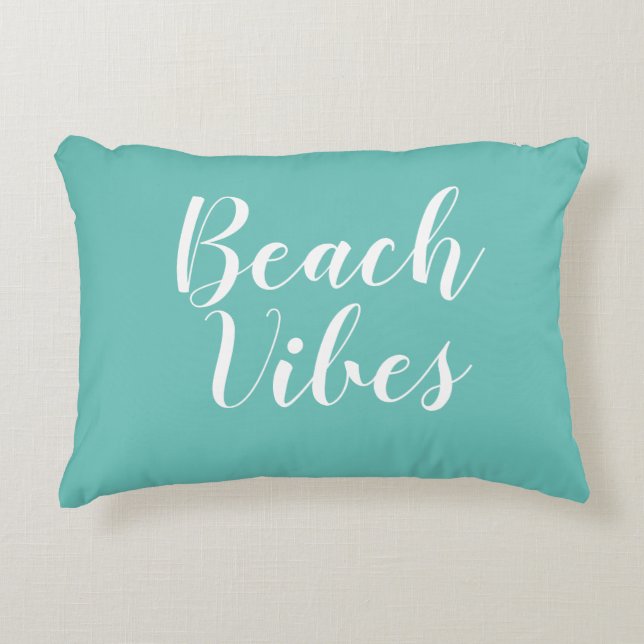 Strand Vibes Turquoise Script accent kussen (Voorkant)