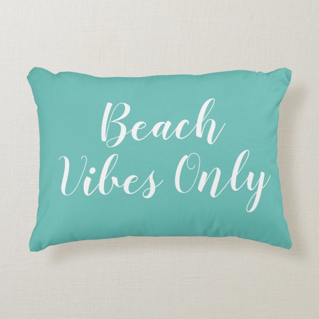 Strand Vibes Turquoise Script accent kussen (Voorkant)